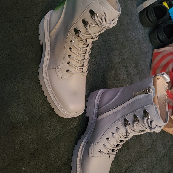 Lue Combat Boots - Picture 4 of 16